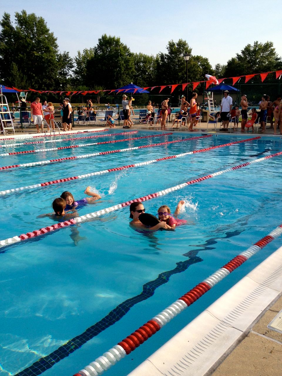 Buggy swimming in the kickboard race.