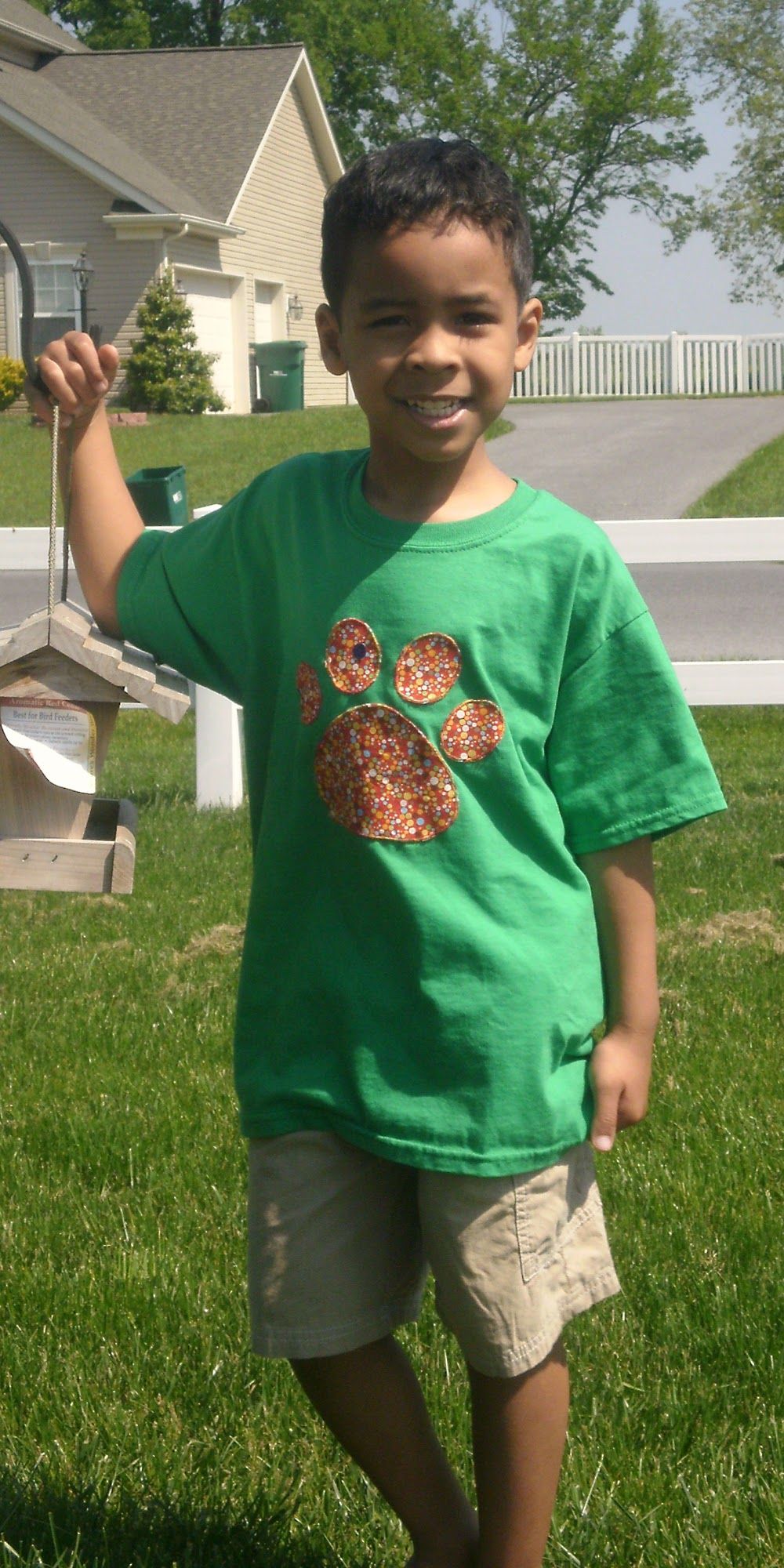 Paw Print t-shirt