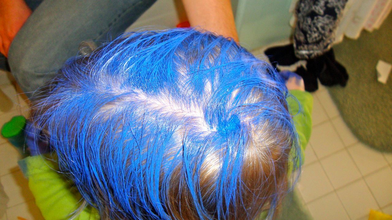  Her hair is very smurfy. 
